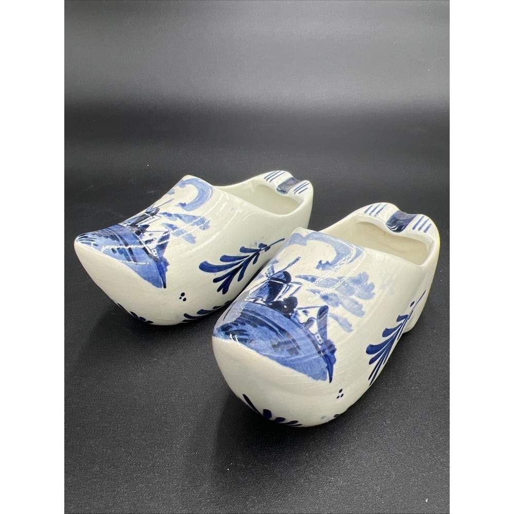 Vintage Pair of Delft Blue & White Hand Painted Clog Shoes Ashtrays Holland